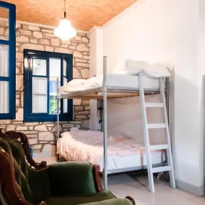  Hostal Himara Hostel Albania