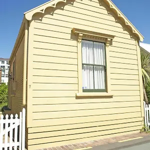 wellington-city-cottages.wellingtonnzhotels.com/